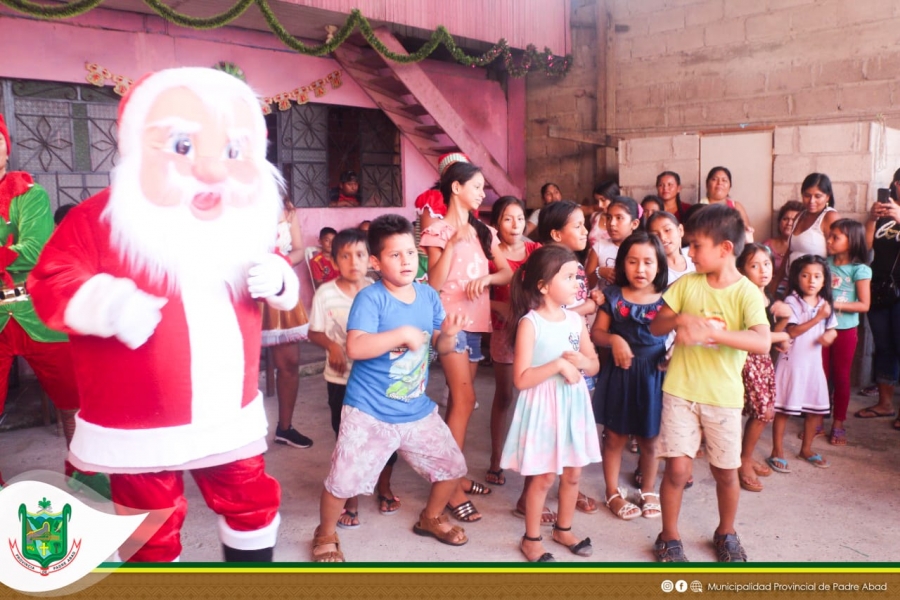 CON ALEGRIA NIÑOS DE LA JUNTA VECINAL 24 DE JUNIO RECIBIERON REGALOS Y CHOCOLATADA