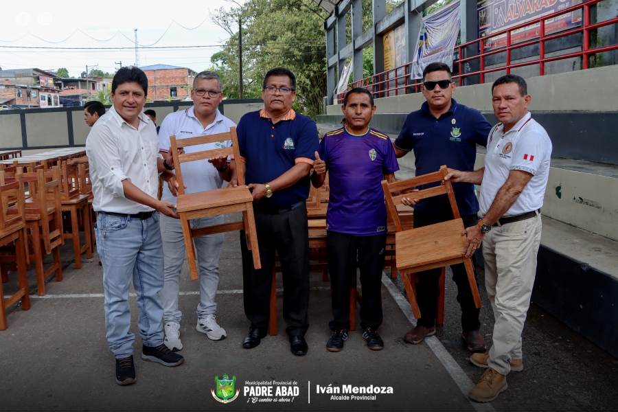 IVAN MENDOZA ENTREGÓ MÓDULOS ESCOLARES A I. E. DE LA PROVINCIA DE PADRE ABAD