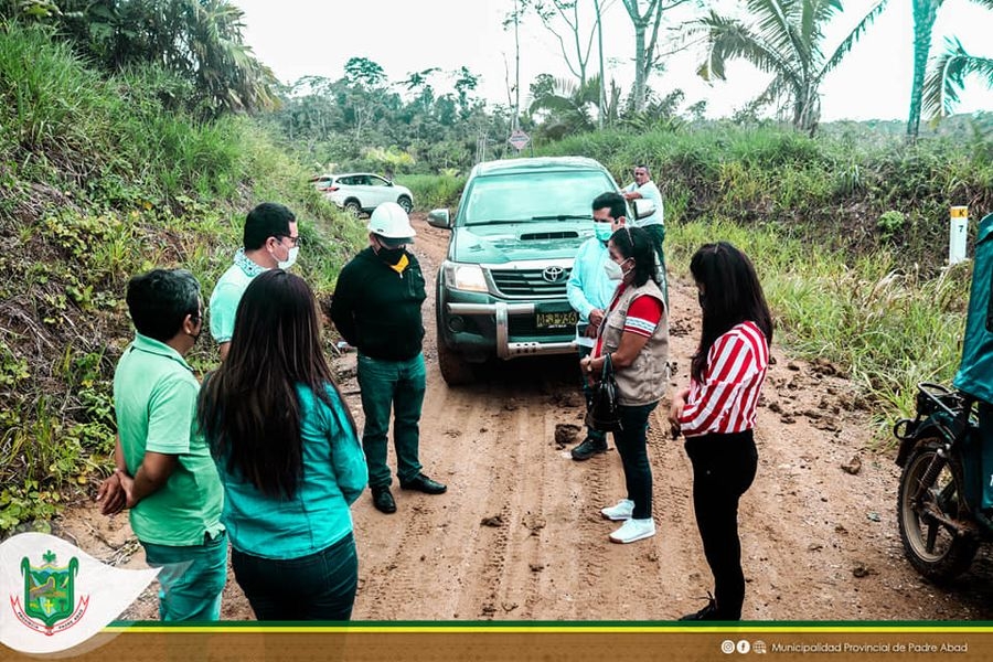 ALCALDESA INSPECCIONA MANTENIMIENTO DE CARRETERA EN EL DISTRITO ALEXANDER VON HUMBOLDT