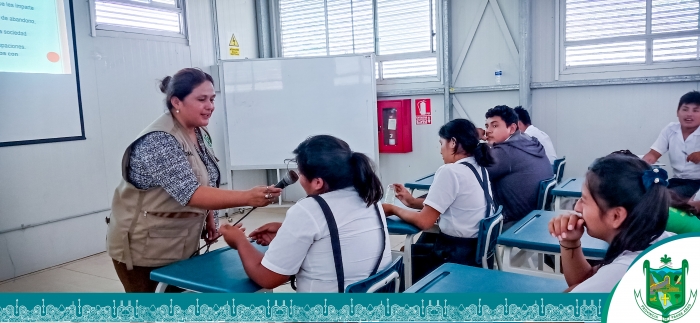 ESTUDIANTES DE HUIPOCA RECIBEN CHARLA DE DEMUNA