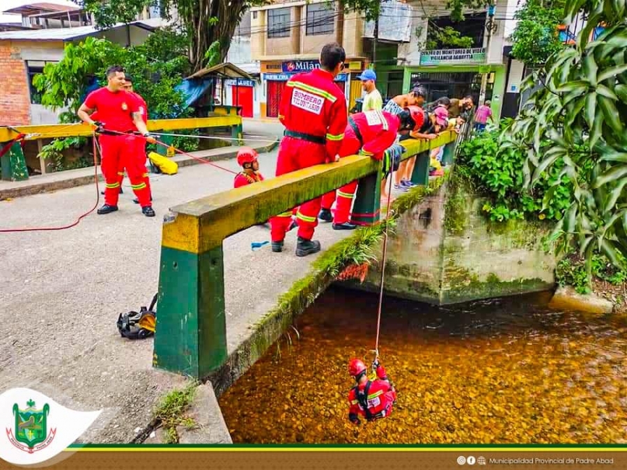 COMPAÑIA DE BOMBEROS DE UCAYALI REALIZA DEMOSTRACIÓN EN AGUAYTIA