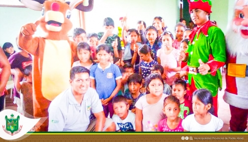 MUNICIPALIDAD ENTREGO REGALOS Y ALEGRIA A NIÑOS DEL CASERIO SHANANTIA