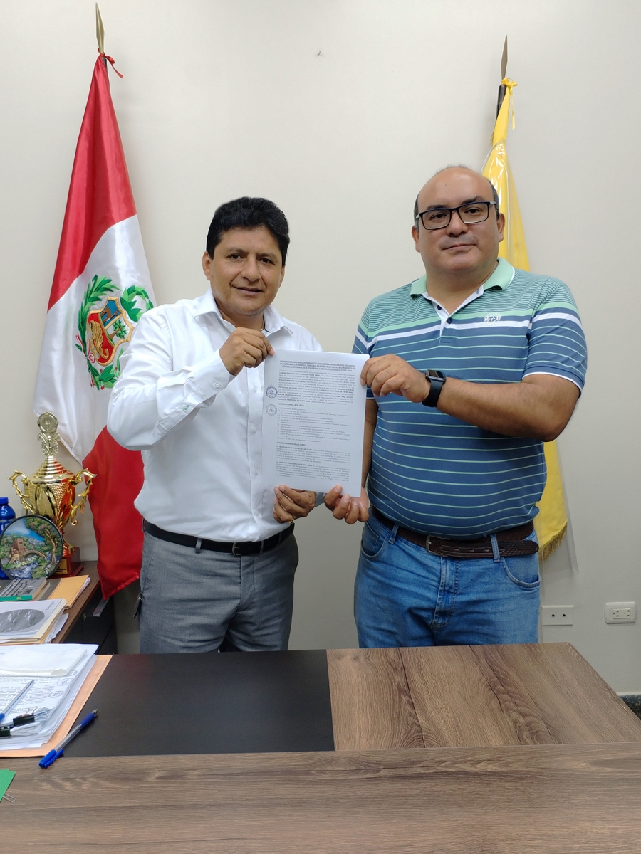 ALCALDE PROVINCIAL FIRMA CONVENIO PARA MEJORAMIENTO DE ZONAS RURALES Y URBANAS