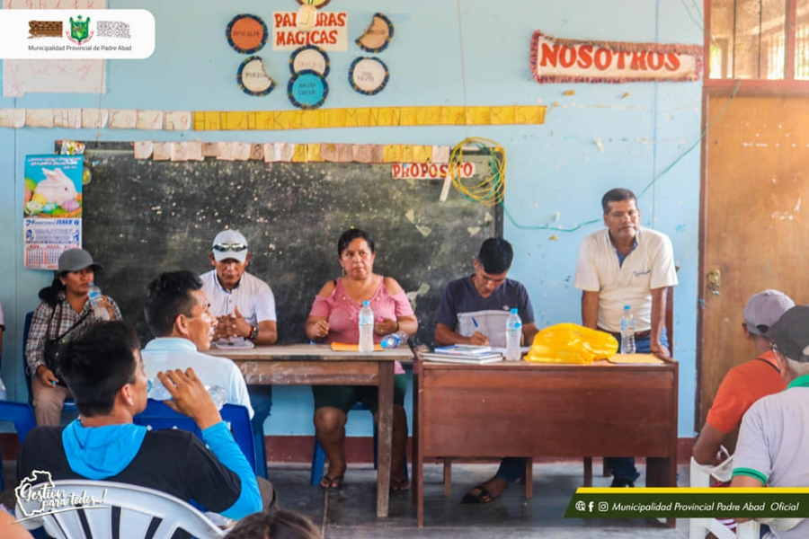 POBLADORES DEL CASERÍO BELLO HORIZONTE DIALOGAN CON REGIDOR PROVINCIAL DE PADRE ABAD