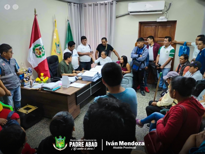 ALCALDE IVAN MENDOZA INFORMÓ A AUTORIDADES COMUNALES SOBRE LA CONSTRUCCIÓN DE PUENTES EN IRAZOLA