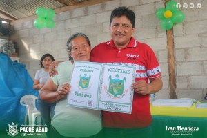 ALCALDE PROVINCIAL ENTREGÓ TITULOS DE PROPIEDAD A LA JJ.VV. ABRAHAM GONZALES